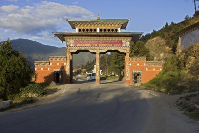 Brána do Thimpu (Bhútán, Dreamstime)