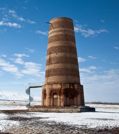 Věž Burana (Kyrgyzstán, Dreamstime)