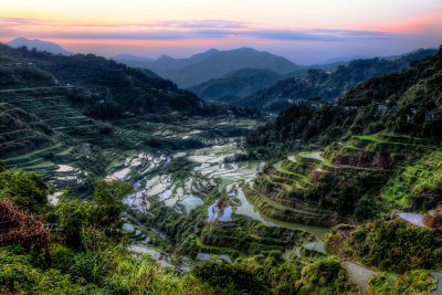 Východ slunce nad obalstí Ifugao (Filipíny, Dreamstime)