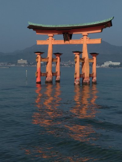 Torii u svatyně na ostrově Itsukushima (Japonsko, Mgr. Václav Kučera)