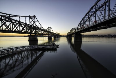 Most přes řeku Yalu, Dandong (Čína, Dreamstime)