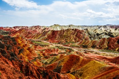 Duhové hory Zhangye (Čína, Dreamstime)